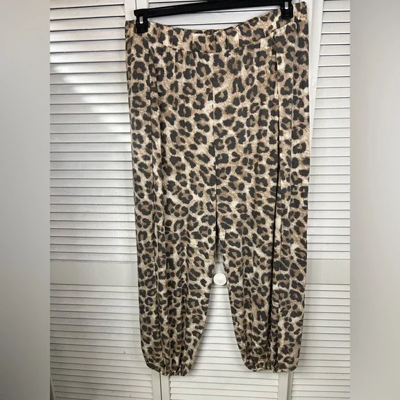 Zenana Leopard Print High-Slit Pants - Picture 6 of 6